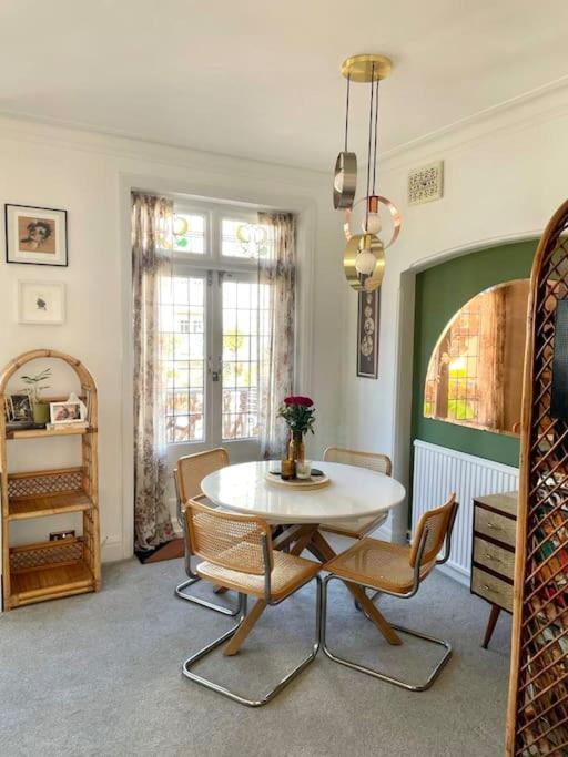 3 Bedroom Spacious Seaside Apartment With Estuary Views 사우스엔드온시 외부 사진